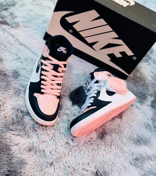Nike Air Jordan 1 noir et rose
