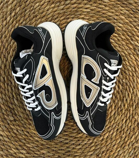 Baskets noires modernes