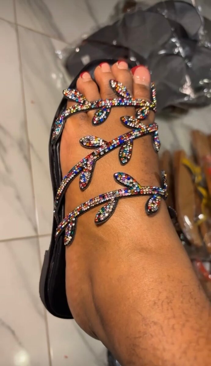 Sandales à strass élégantes