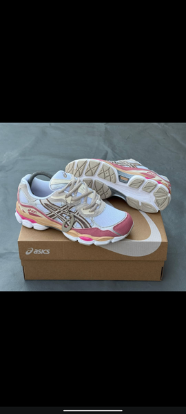 Chaussures ASICS femme blanc rose