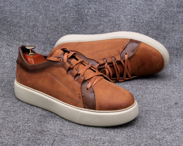 Sneakers en cuir marron chic