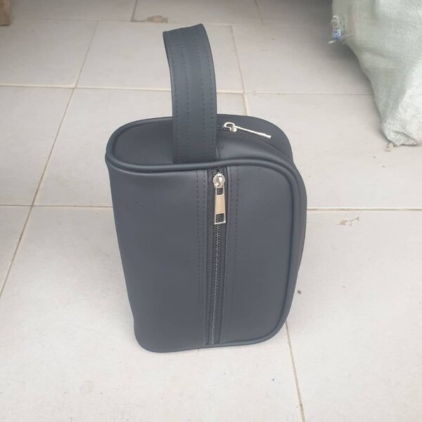 Pochette élégante en cuir