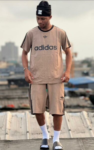 Ensemble ADIDAS Disponible