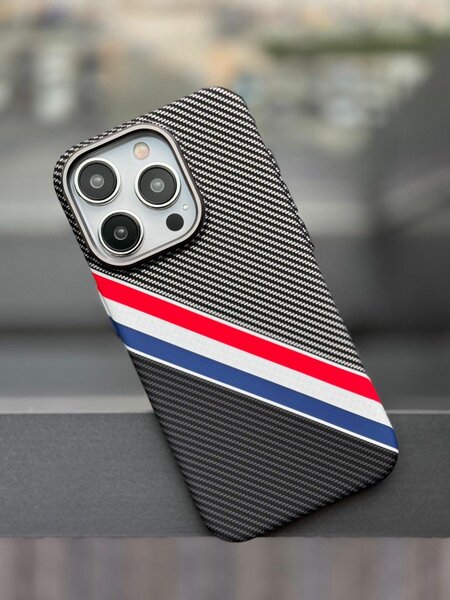 Новое поступление оригинальных карбоновых чехлов с MagSafe