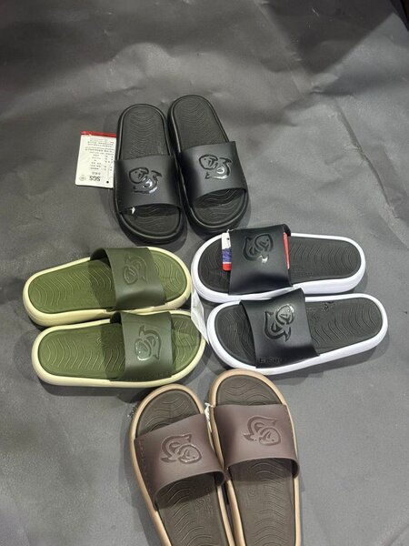 Claquettes légères unisexes