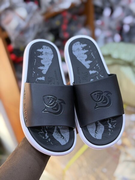 Claquettes confort noires