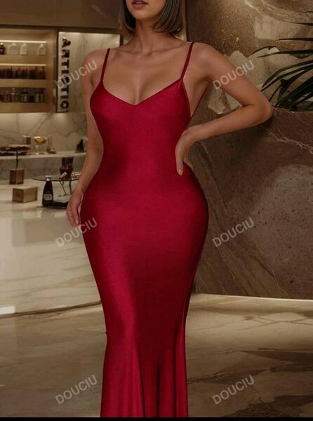 Robe Rouge Élégante Dos Nu