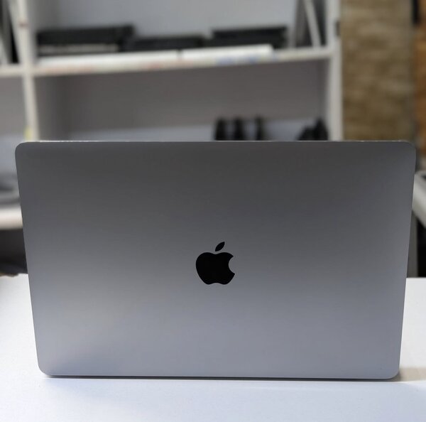 MacBook Pro 2017 ( 8/256 )