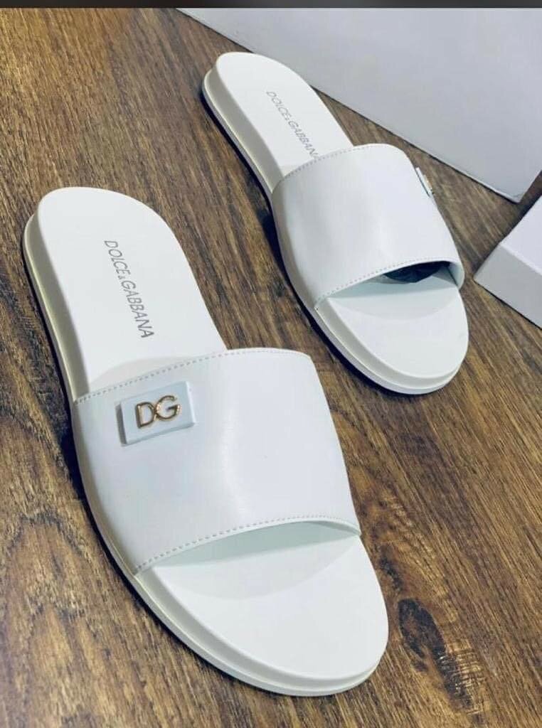 Tongs et claquettes élégantes