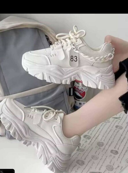 Chaussures de sport blanches épaisses pour femmes