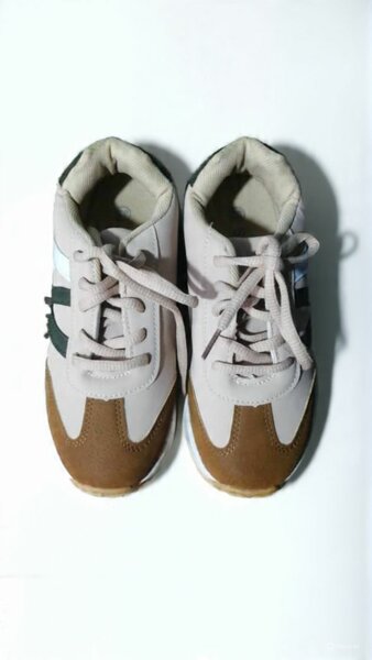 Chaussure de sport marron