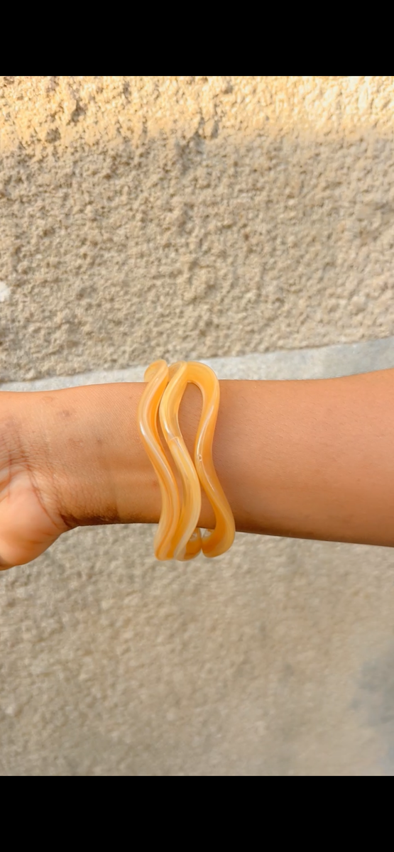 Bracelet en plastique couleur vifs