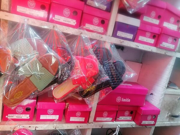 Chaussures pour femmes - Sandales et mules