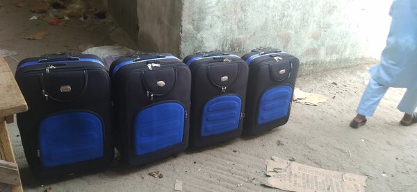 Une pièce de valises rigides