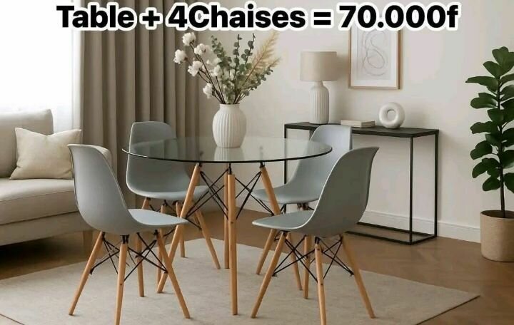 Table à manger avec 4 chaises