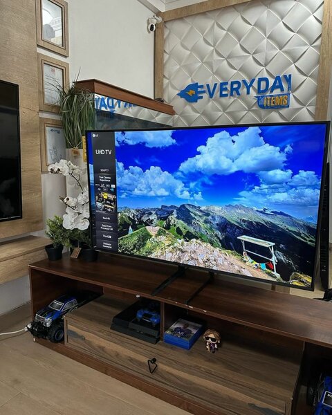 2021 50 LG UHD SMART 4K TV 4K display.