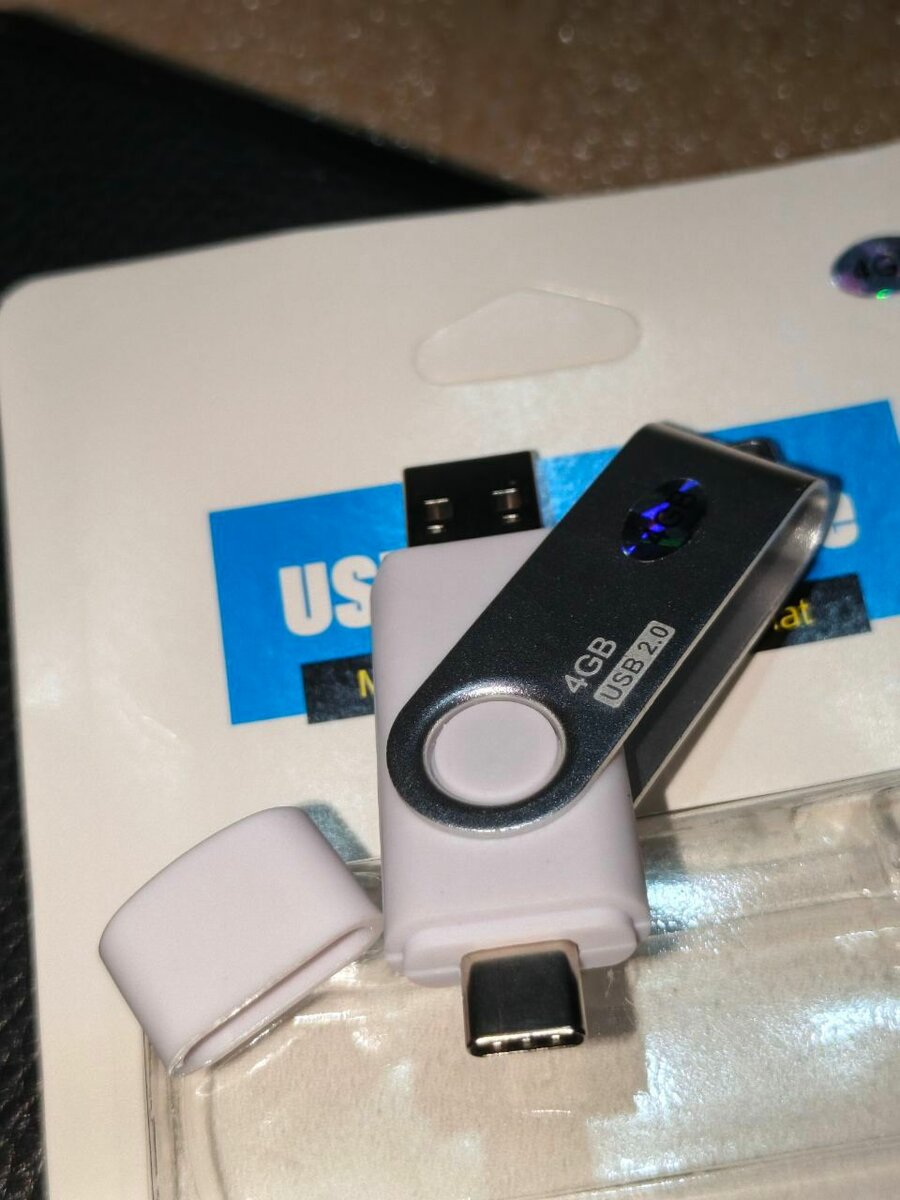 4 GB - CLÉ USB Modèle 2 en 1