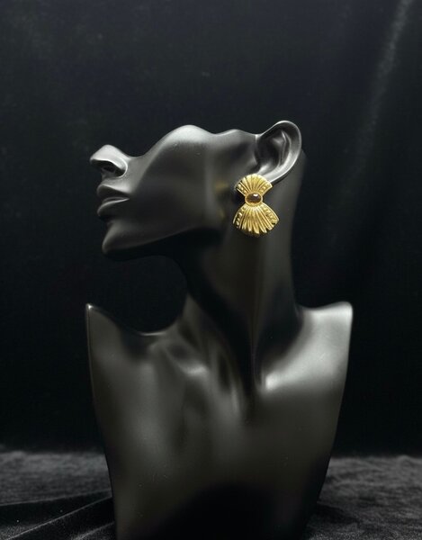 Boucles d'oreilles dorées élégantes