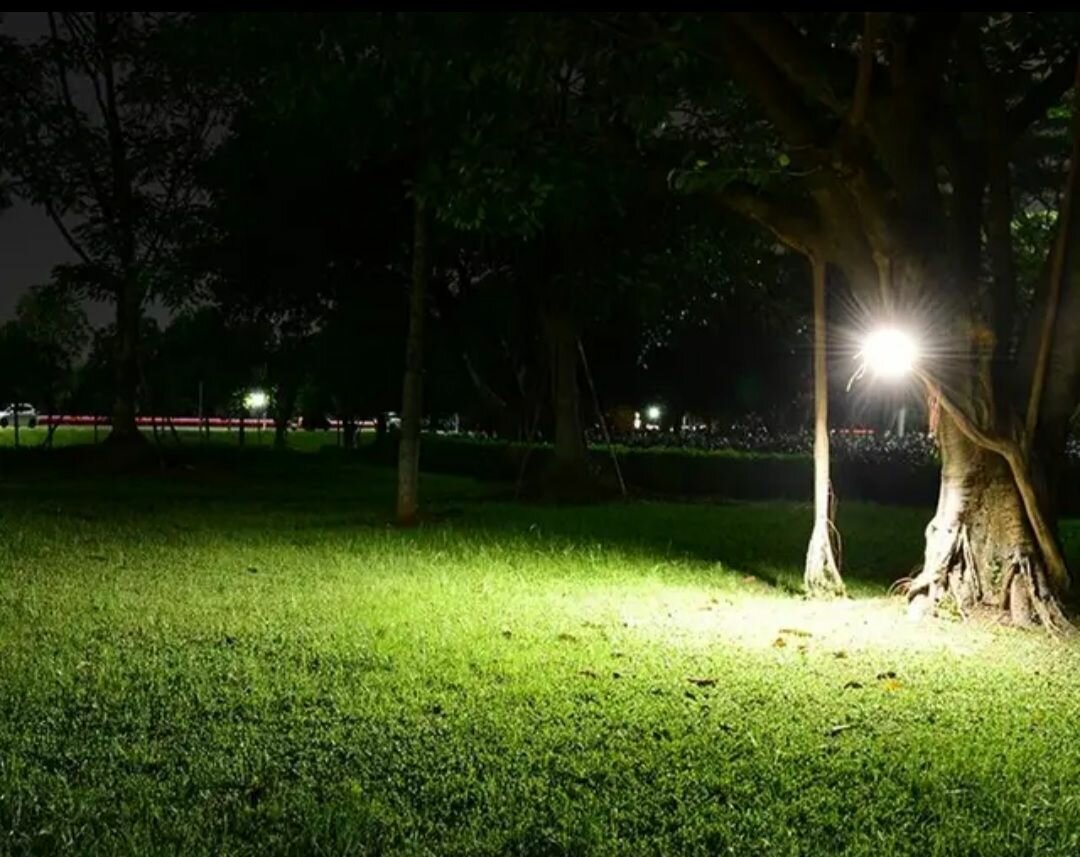 SOLAR FLOOD LIGHT 200WATTS