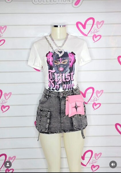 T-shirt femme graphique 'Trust Nobody'