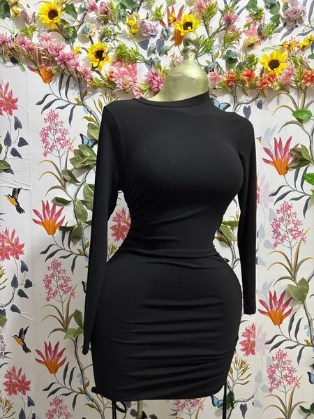 Robe moulante noire élégante