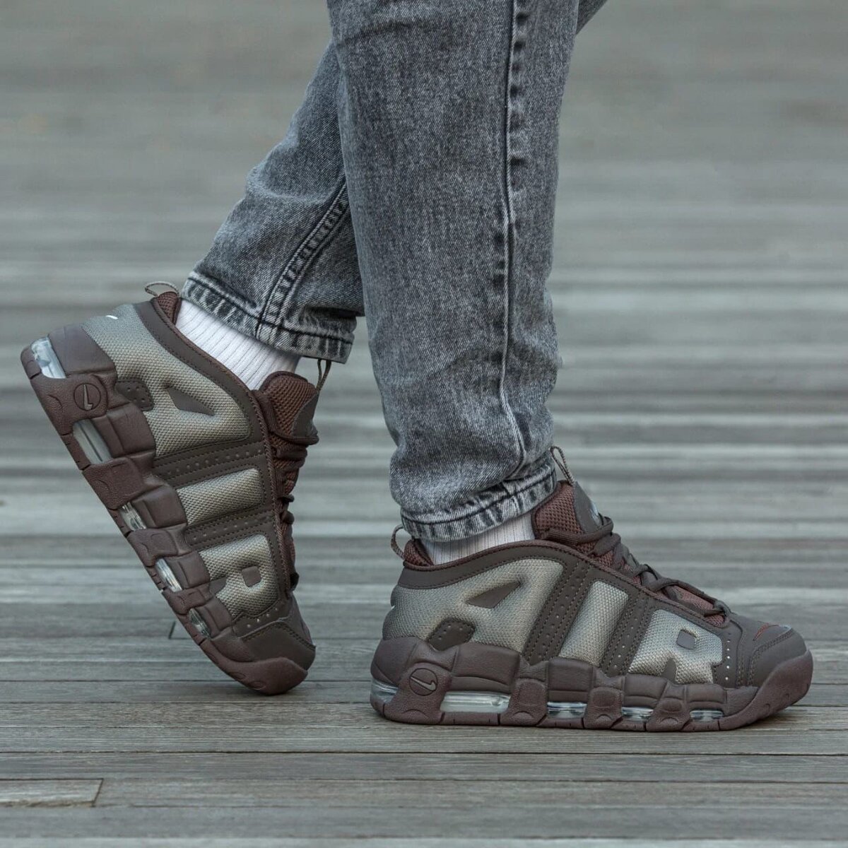 Nike air more uptempo low