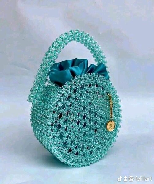 Sac à main élégant perles