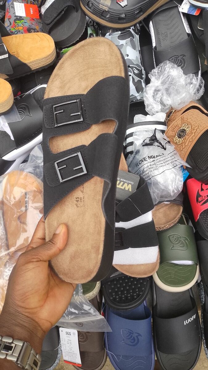 Sandales plates pour hommes