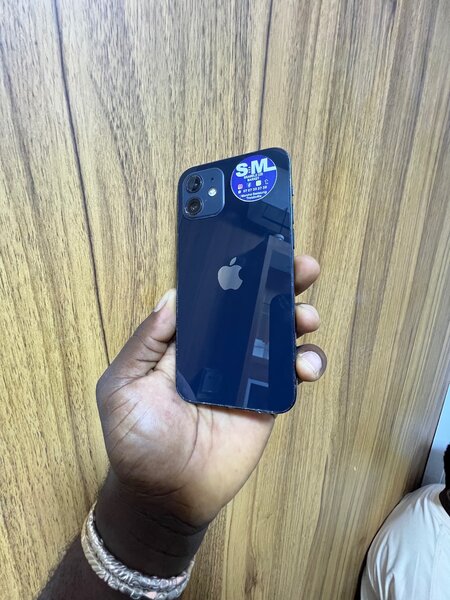 iPhone 12 simple 64G sans id
