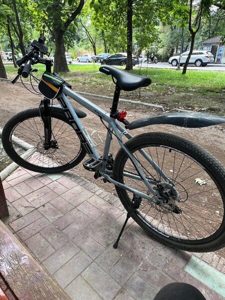 Продается велосипед. Почти новый, 2 месяц ездил. Фары и сигн
