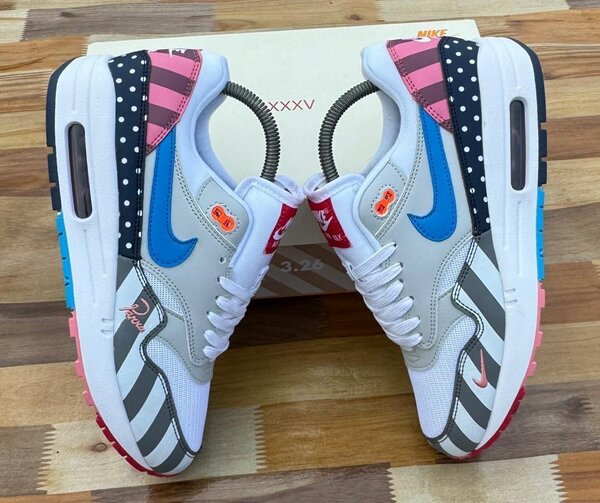 Baskets artisanales colorées