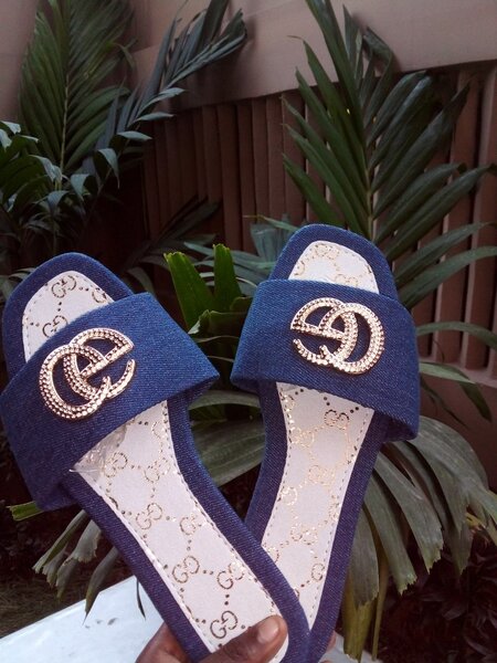 Mules bleu marine avec logo Gucci