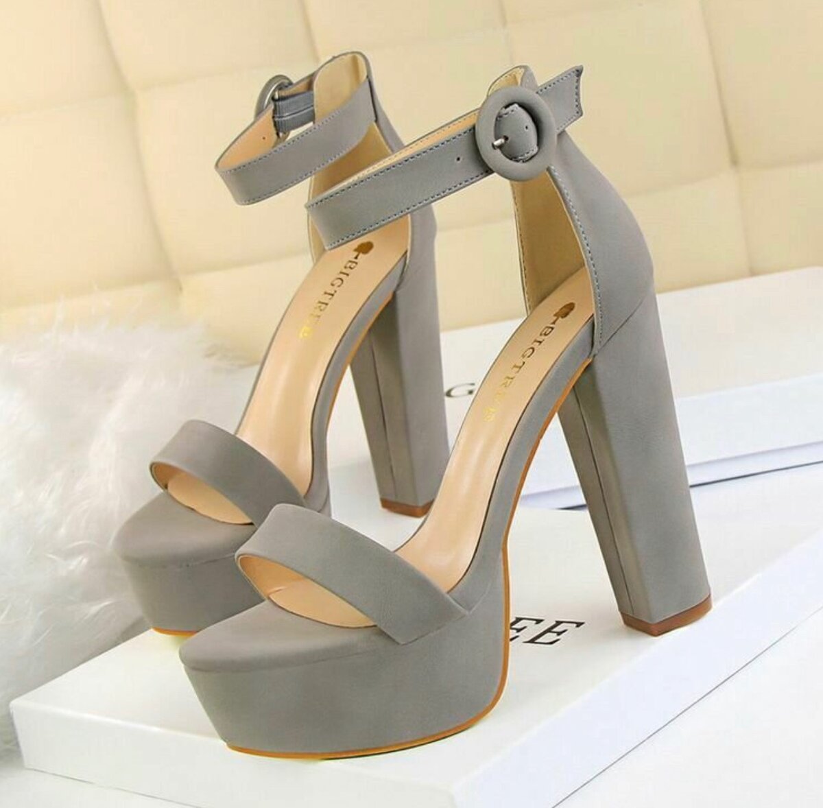 LADIES HEELS