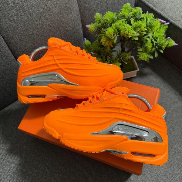 Baskets orange flashy modernes