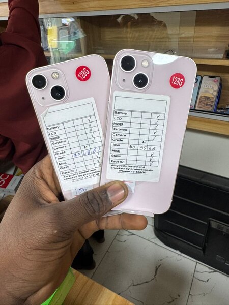 iPhone 13 128Go - Rose Élégant