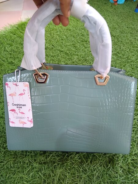 Ladydior, Charles and Keith's