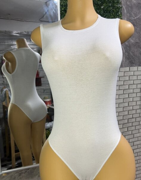 Body féminin élégant