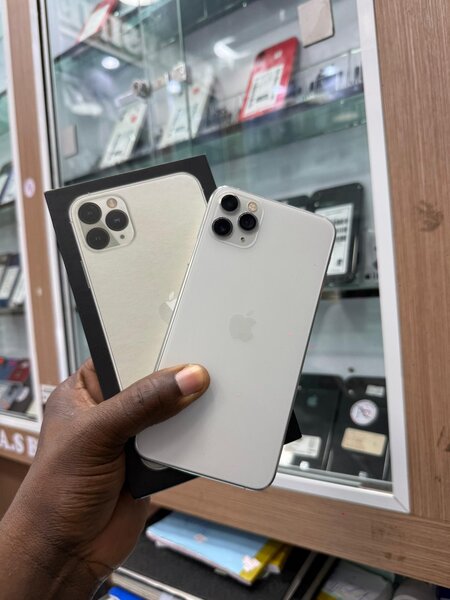 11 pro max 64Go avec son carto