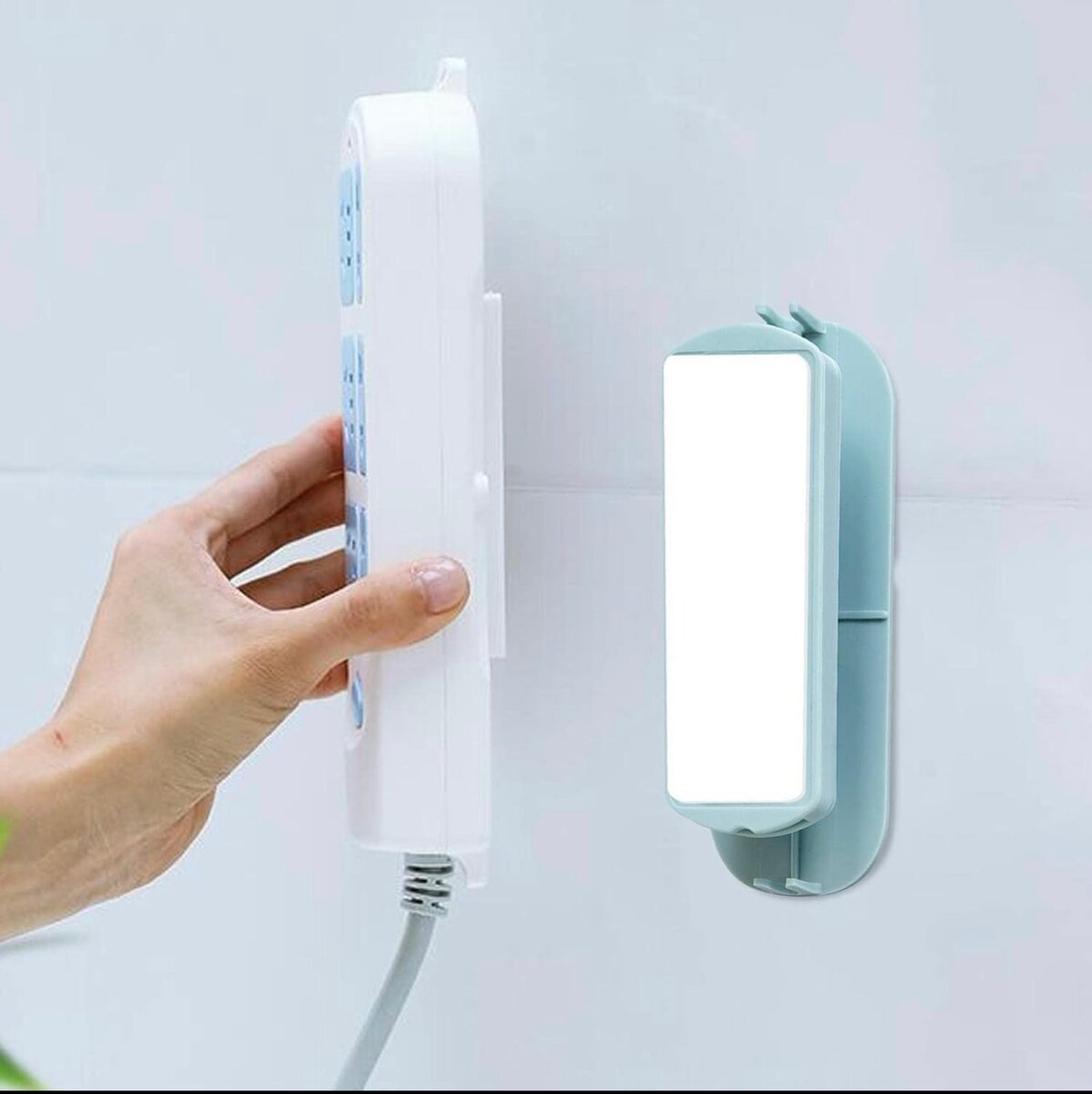 Support mural auto-adhésif