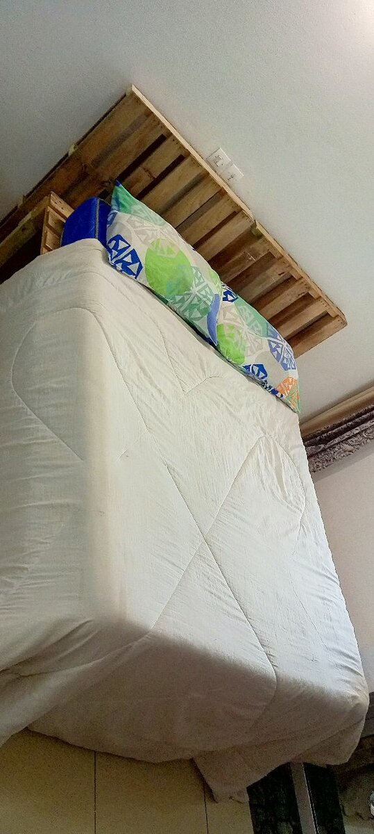 Cadre de lit en palettes bois