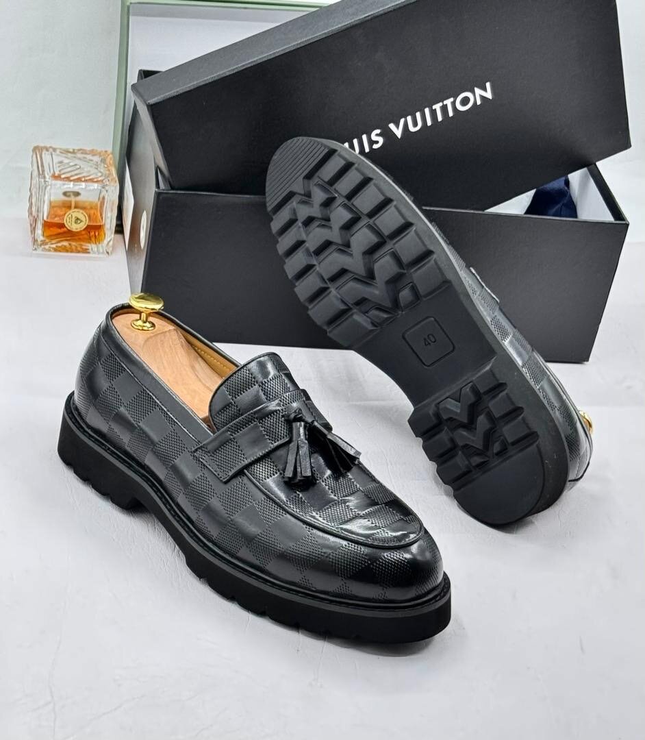 LOUIS VUITTON EXECUTIVE BOOT