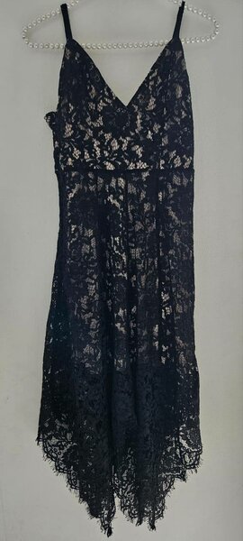 Robe en dentelle noire élégante