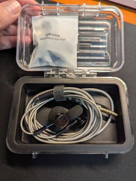 FiiO FF3 earbuds