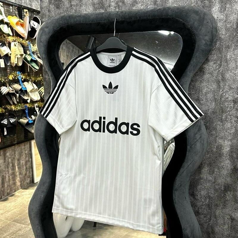 T-shirt adidas