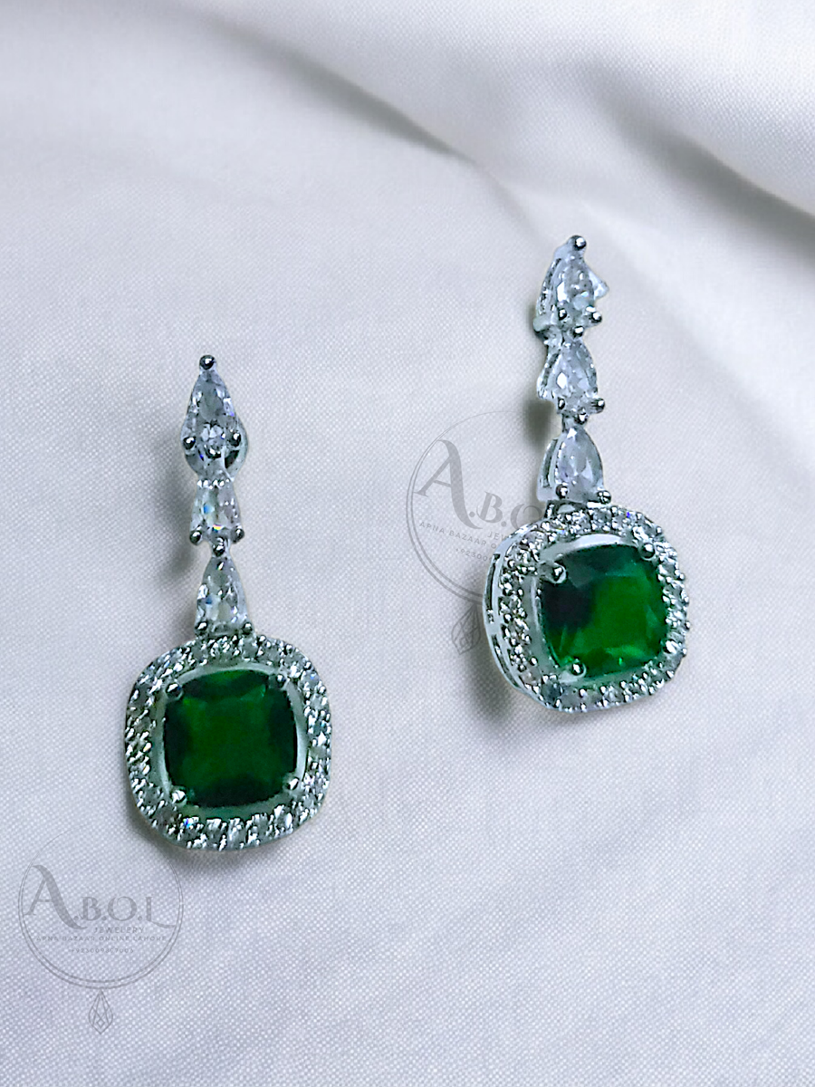 1 karat EMERALD neckline