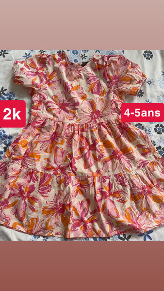Robe fleurie fille 4-5 ans