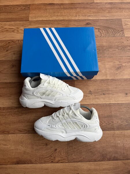 Baskets rétro en cuir blanc