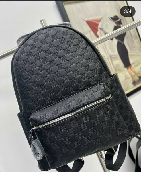 Sac à dos en cuir noir élégant