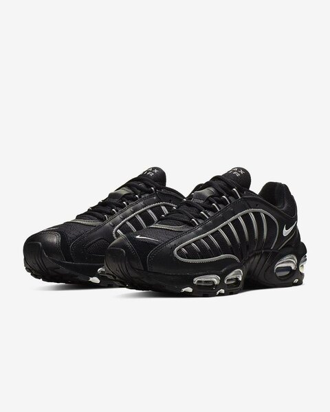 Nike TN air Max plus ( original dans carton)