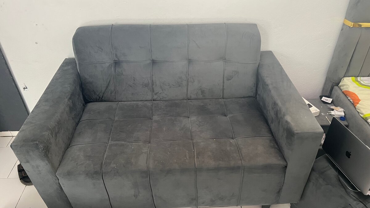 Canapé en tissu gris moderne